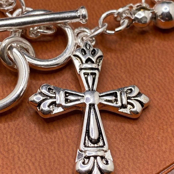 icon collection Cross Beaded & Chain Silvertone Bracelet NWT - Picture 3 of 7